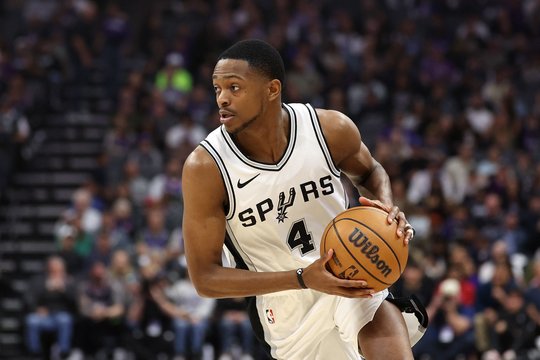 „Spurs“ įteikė NBA žvaigždei kalno dolerių vertės kontraktą