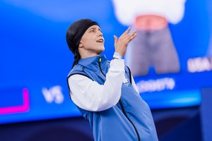 Rusijos vėliavų fone – D. Banevič atsakas: breiko šokėja vėl tapo čempione