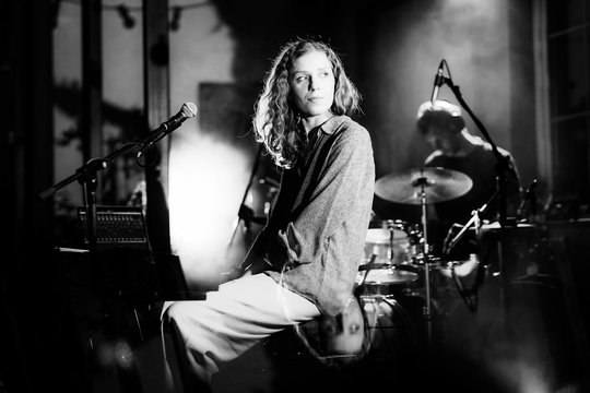 Alinos Orlovos naujojo albumo dainos suskambės tradicija tapusioje Vilniaus erdvėje