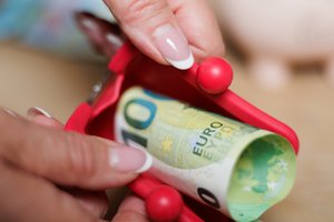 Vieni už tą patį moka 15 eurų, kiti – trigubai mažiau: primena, kad įstatymas draudžia tokią diskriminaciją