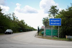JAV administracija kaltinama nuslėpusi bado streiką migrantų sulaikymo centre