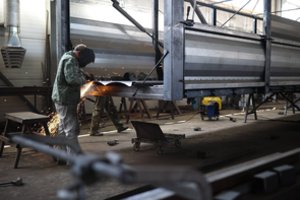 Lietuvos pramonės lūkesčių indeksas mažėjo ketvirtą mėnesį iš eilės