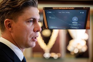 M. Sinkevičius pardavė garsųjį televizorių, o jis galiausiai atsidūrė A. Tapino rankose: ką rado viduje?