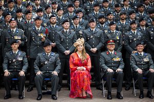 Nyderlandų princesė Amalia pasiuntė žinutę: po nelaimės pirmą kartą viešai pasirodė šalia tėvo