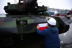 Auga nauja NATO karinė galia: turės daugiau tankų nei didžiosios Europos šalys kartu sudėjus