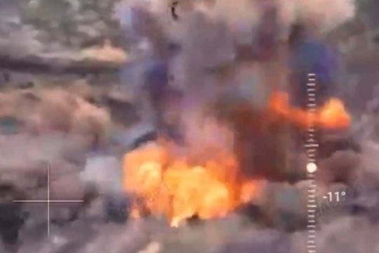 Sprogimas kaip iš filmo: po ukrainiečių smūgio mažas taikinys virto milžinišku ugnies kamuoliu