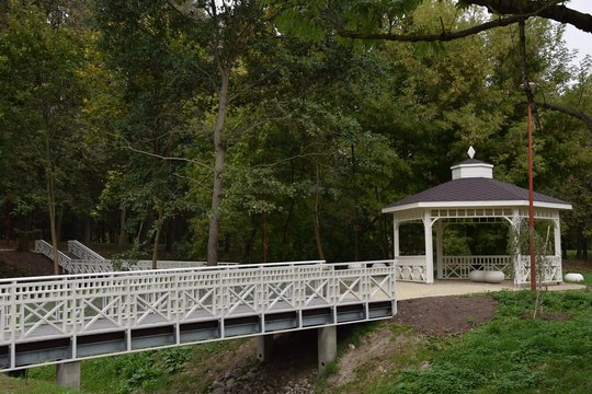 Vilkaviškio miesto parkas matė ir šokių aikšteles, ir karo baisumus – dabar jis žydi