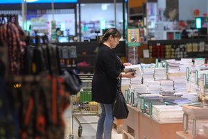 Eurostatas: birželį mažmeninė prekyba ES ir euro zonoje augo po 0,3 proc.