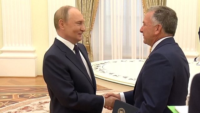 Susitikimo akimirkos iš Kremliaus: V. Putinas priėmė S. Witkoffą