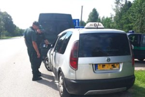 Lietuvos pasieniečiai sulaikė dar tris į Latviją iš Baltarusijos įsibrovusius migrantus