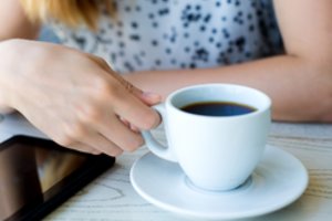 Kavos užsisakiusi lankytoja sąskaitą saugojo ilgai: buvo priblokšta, kaip pasielgė padavėjas