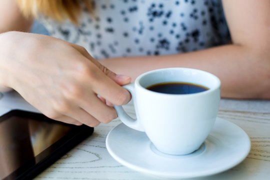 Kavos užsisakiusi lankytoja sąskaitą saugojo ilgai: buvo priblokšta, kaip pasielgė padavėjas