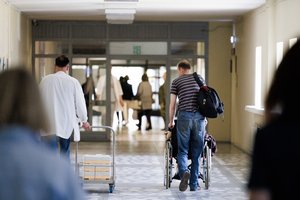 Tyrimas: daugiau nei 70 proc. gyventojų nepritaria SAM planams nutraukti sutartis su privačiomis gydymo įstaigomis