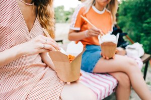 Medikai įspėja dėl širšių pavojaus – atsargiai gerkite ir valgykite