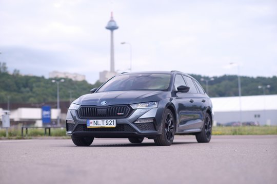 Naudoto „Škoda Octavia“ (nuo 2020 m.) testas: patiks ne tik praktiškiems, bet ir azartiškiems