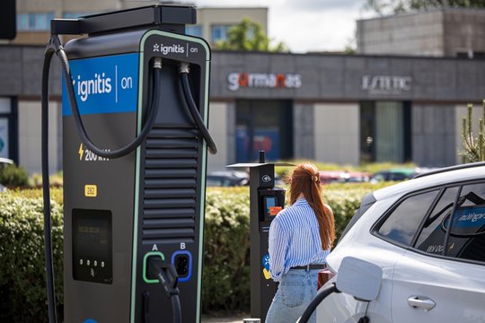 Koks yra idealus atstumas tarp įkrovimo stotelių patogioms kelionėms elektromobiliu?