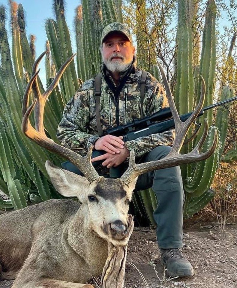 52 metų verslininkas ir milijonierius Asheris Watkinsas iš Teksaso.<br> „Facebook“ nuotr.