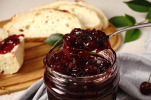 Fantastiškas naminis vyšnių džemas žiemai: nuostabus ir su duona, ir su ledais ar blynais