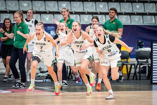 Pasakiškas Lietuvos merginų žygis tęsiasi: 20-metės pateko į Europos čempionato pusfinalį ir kovos dėl medalių