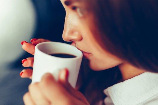 Perspėjimas kavos megėjams: netinkamu metu geriama kava gali neigiamai paveikti jūsų elgesį