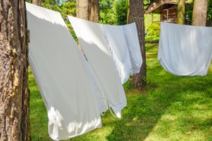 Jūs visą šį laiką skalbėte patalynę ne taip, kaip reikia: įspėja apie pavojų sveikatai