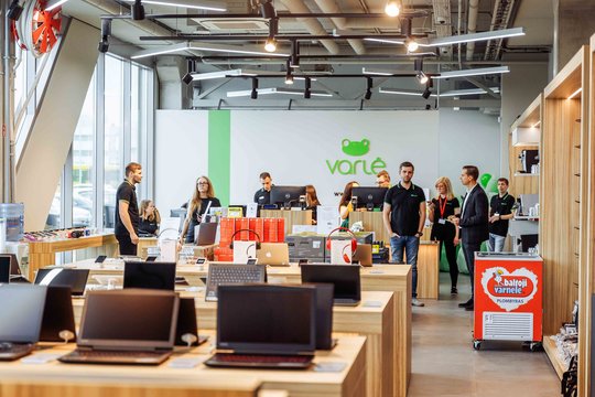 „Varle.lt“ pristato pirmąją Lietuvoje AI sukurtą radijo reklamos kampaniją