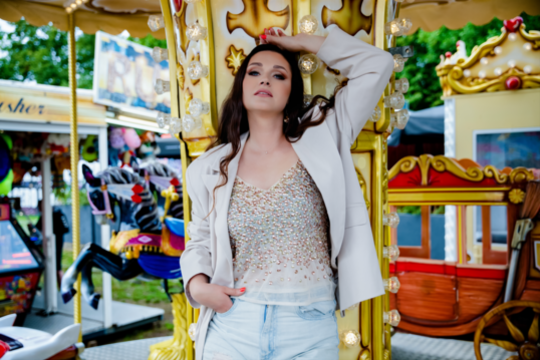 Indrė Malakauskaitė-Juodeikienė pristato naujausią dainą: „Ji tarp buities ir būties“