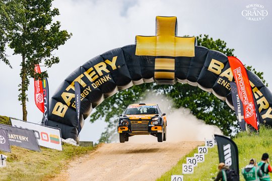 Pirmosios „Rokiškio Grand Rally“ dienos lyderiai – Vaidotas Žala ir Ugnius Vainevičius