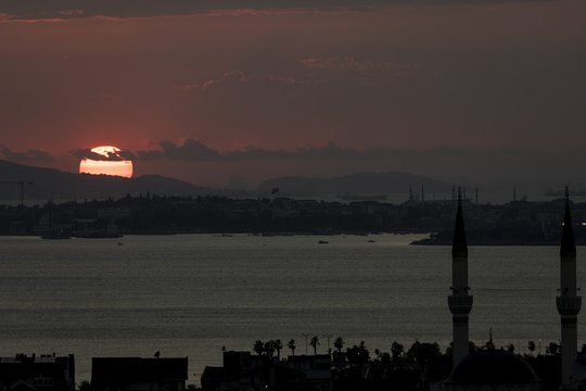 Dėl miškų gaisrų Turkijoje sustabdyta laivyba Dardanelų sąsiauriu