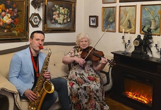 Paviešintas J. Kuraičio duetas su mama sulaukė išskirtinio dėmesio: internete – šimtai tūkstančių peržiūrų