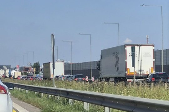 Masinė avarija prie Kauno visiškai sustabdė eismą Klaipėdos link