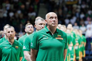 R. Kurtinaitis apie prisijungusį prie rinktinės J. Valančiūną: „Treniruojasi, stena, bet pretenzijų jam neturiu“