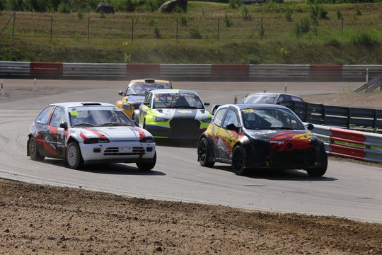 Į Vilkyčius jau susirinko Baltijos šalių ralio kroso elitas: treniruotėse ieškojo sekundžių