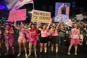 Tel Avive dešimtys tūkstančių žmonių protestavo prieš planus plėsti karą Gazoje