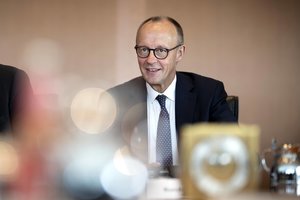 Po įtemptų pirmųjų 100 darbo dienų Vokietijos vyriausybės ir kanclerio populiarumas ėmė smukti