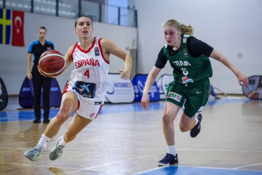 Lietuvės nenorės pakartoti to Europos čempionato finale – pirmoje akistatoje ispanės sudraskė mūsiškes