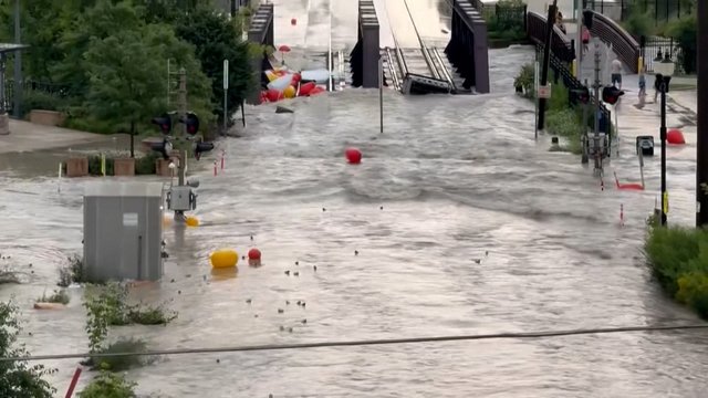 Viskonsine – istorinės liūtys, plaukia ištisos gatvės: nufilmavo potvynio padarinius