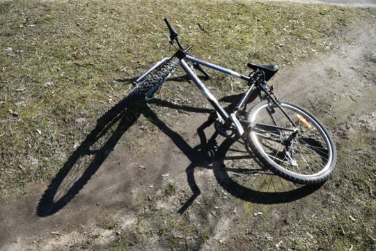 Greta Druskininkų neatidi vairuotoja kliudė ir sužalojo dviratininką