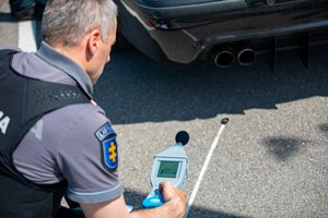 Per reidą triukšmo lygį matavę pareigūnai prigaudė ir greičio mėgėjų – po miestą skraidė didesniu nei 100 km/val. greičiu