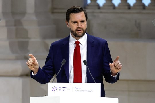 J. D. Vance'as įvardijo, ko JAV sieks prie derybų stalo su Rusija: niekas greičiausiai laimingas nebus