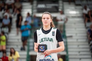 Nuo kamuolio gatvėje iki rekordo - krepšininkės D. Paunksnytės istorija: kas ji ir kuo ji gali tapti?