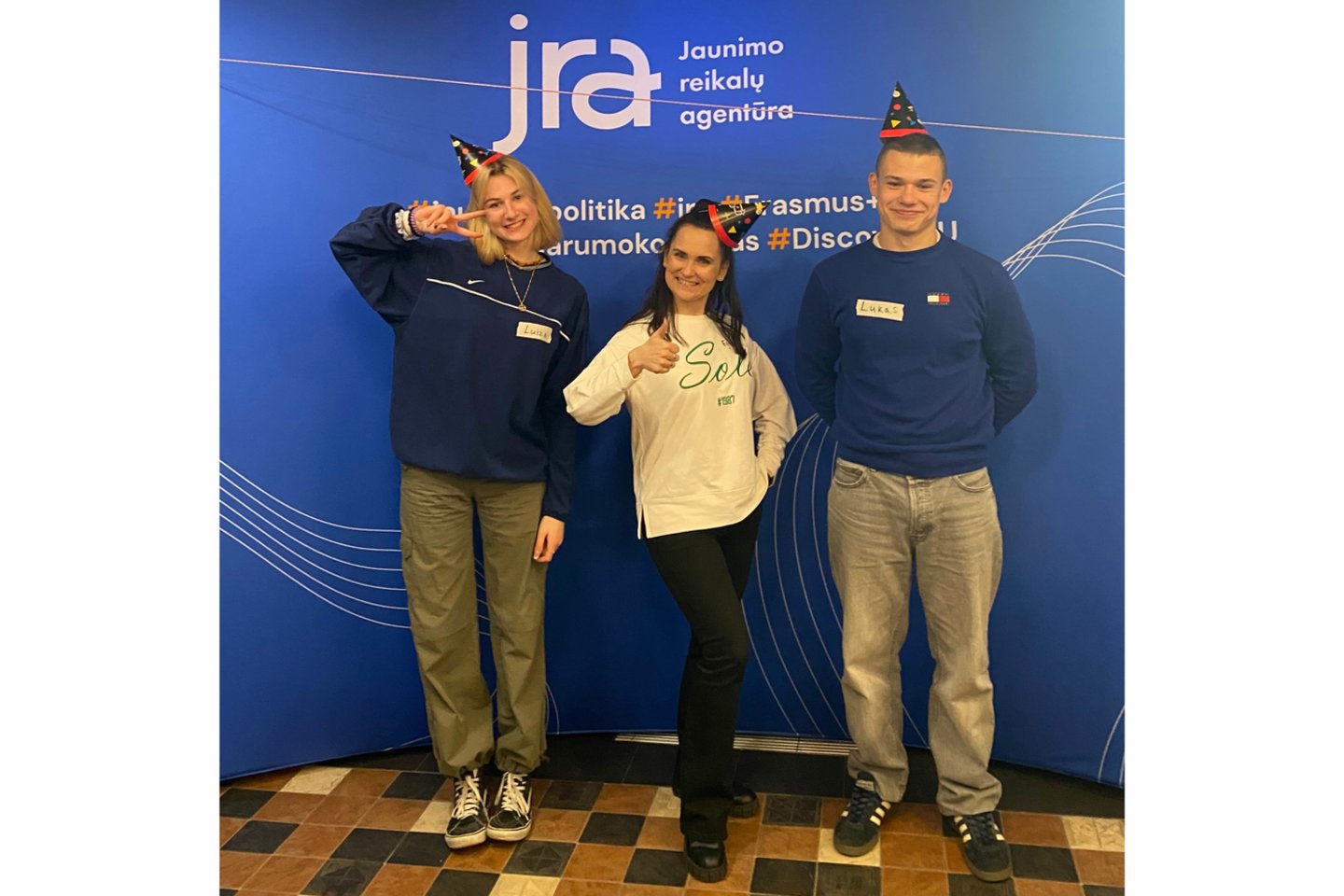 Atviras jaunimo centras – VAJE – 1-asis tokio pobūdžio centras Vilniaus rajono savivaldybėje.