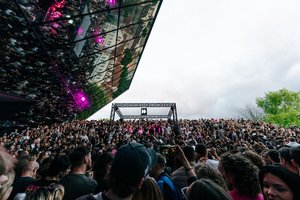 Žolinių proga – „Draugai Draugams“ dienos šokiai senamiesčio širdyje