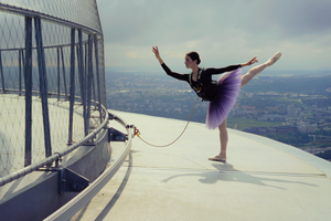 Su puantais ant televizijos bokšto: LNOBT balerina ryžosi ypatingam šokiui