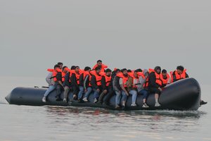 Daugiau nei 50 000 migrantų kirto Lamanšo sąsiaurį nuo JK premjero kadencijos pradžios