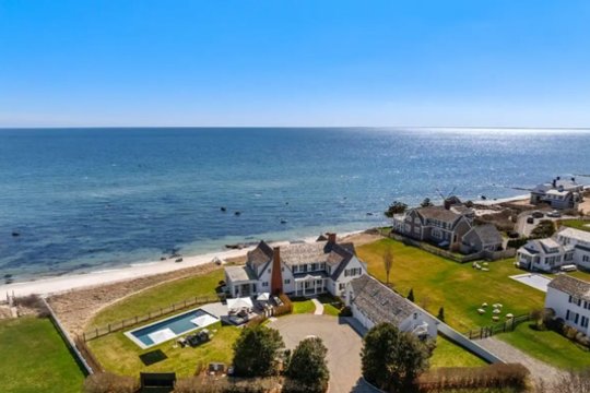 Holivudo žvaigždės namas prie jūros parduotas už neįtikėtiną kainą: jame – kai kas įdomaus