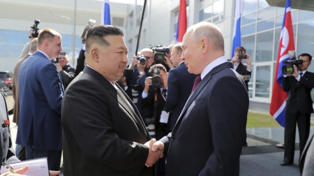 Prieš susitikimą su D. Trumpu – V. Putino skambutis bičiuliui: Kim Jon Unas davė vieną pažadą