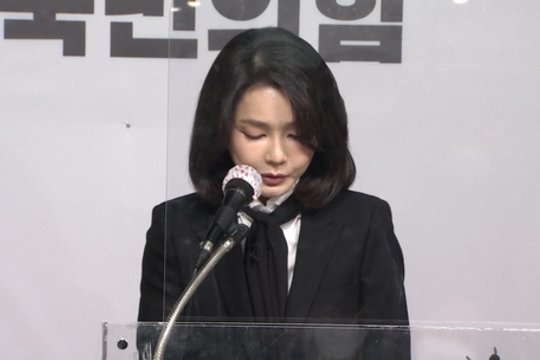 Toks įvykis – pirmasis šalies istorijoje: buvęs Pietų Korėjos prezidentas ir jo žmona atsidūrė už grotų