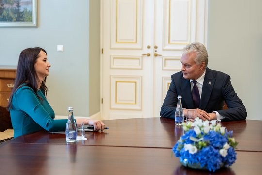 I. Ruginienės ir G. Nausėdos susitikimo akimirkos: pasitiko iškalbingu klausimu