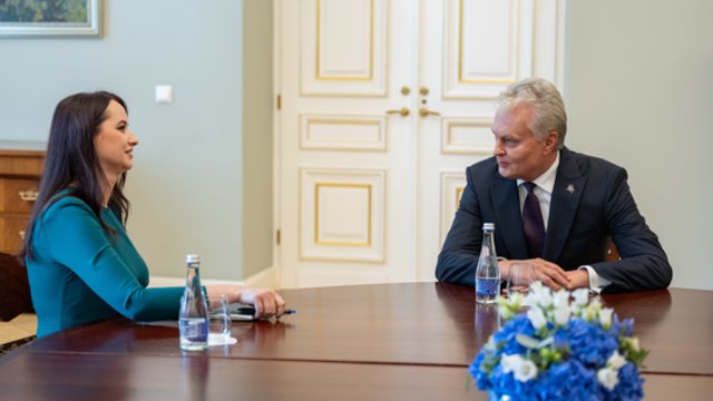 I. Ruginienės ir G. Nausėdos susitikimo akimirkos: pasitiko iškalbingu klausimu